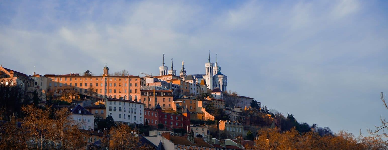 La basilique de Fourvière dominant Lyon.