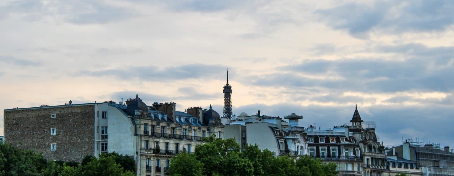 La Seine et la tour Eiffel au petit matin.