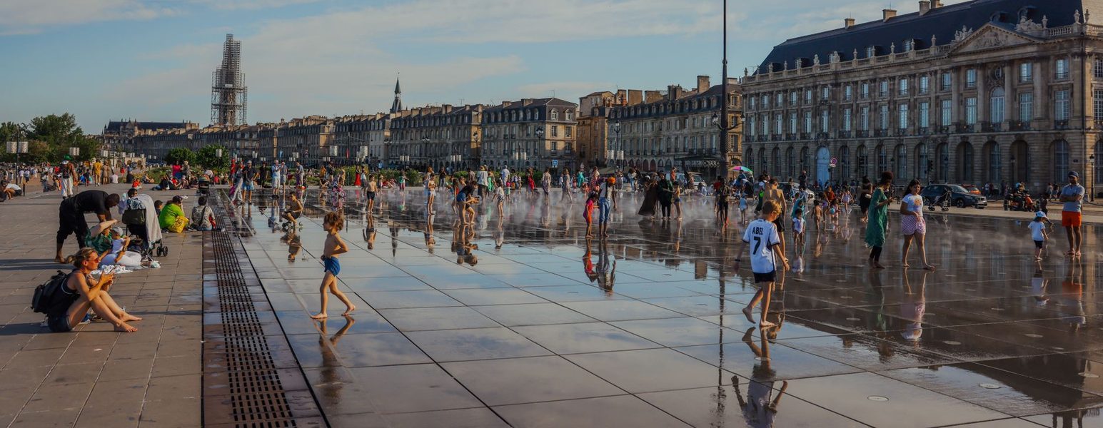 La place de la Bourse et le miroir d'eau.